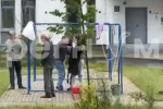 Освежевавшие барана на детской площадке в Москве мигранты поплатятся выселением