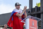 Журова объяснила появление российских флагов на чемпионском параде «Флориды»