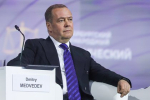 Медведев высказался о перспективах буферной зоны у границ России