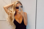 42-летняя Анна Седокова похвасталась откровенным декольте на камеру
