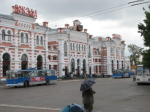 Водителей попросили убрать машины с парковки на привокзальной площади