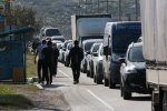 Более тысячи машин скопились в пробке перед Крымским мостом и попали на видео