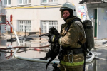 В Чебоксарах пожарный вынес кота из сгоревшей квартиры и вернул его к жизни
