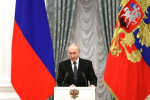 Путин присвоил звание Героя командиру водрузивших над Рейхстагом Знамя Победы военных