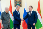 Владислав Шапша отметил заслуги главы регионального Управления капстроя Василия Полежаева