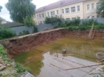 На Воскресенкой улице появился большой котлован