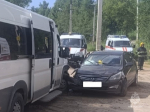 В Обнинске автомобиль врезался в маршрутку
