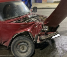 В Калуге водитель автомобиля въехал в припаркованную машину