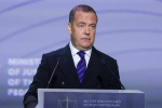 Медведев порассуждал о рисках завоза в Россию опасных микроорганизмов и растений