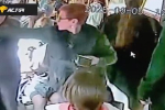 В российском городе кондуктор оттаскала за волосы 17-летнюю девушку и попала на видео